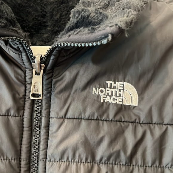 The North Face Girls Reversible Jacket Puffer/Faux Fur. Black w/ pockets - sz L - Picture 2 of 9